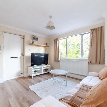 Lovely Studio Flat In Wimbledon W/ Free Parking Londyn Zewnętrze zdjęcie