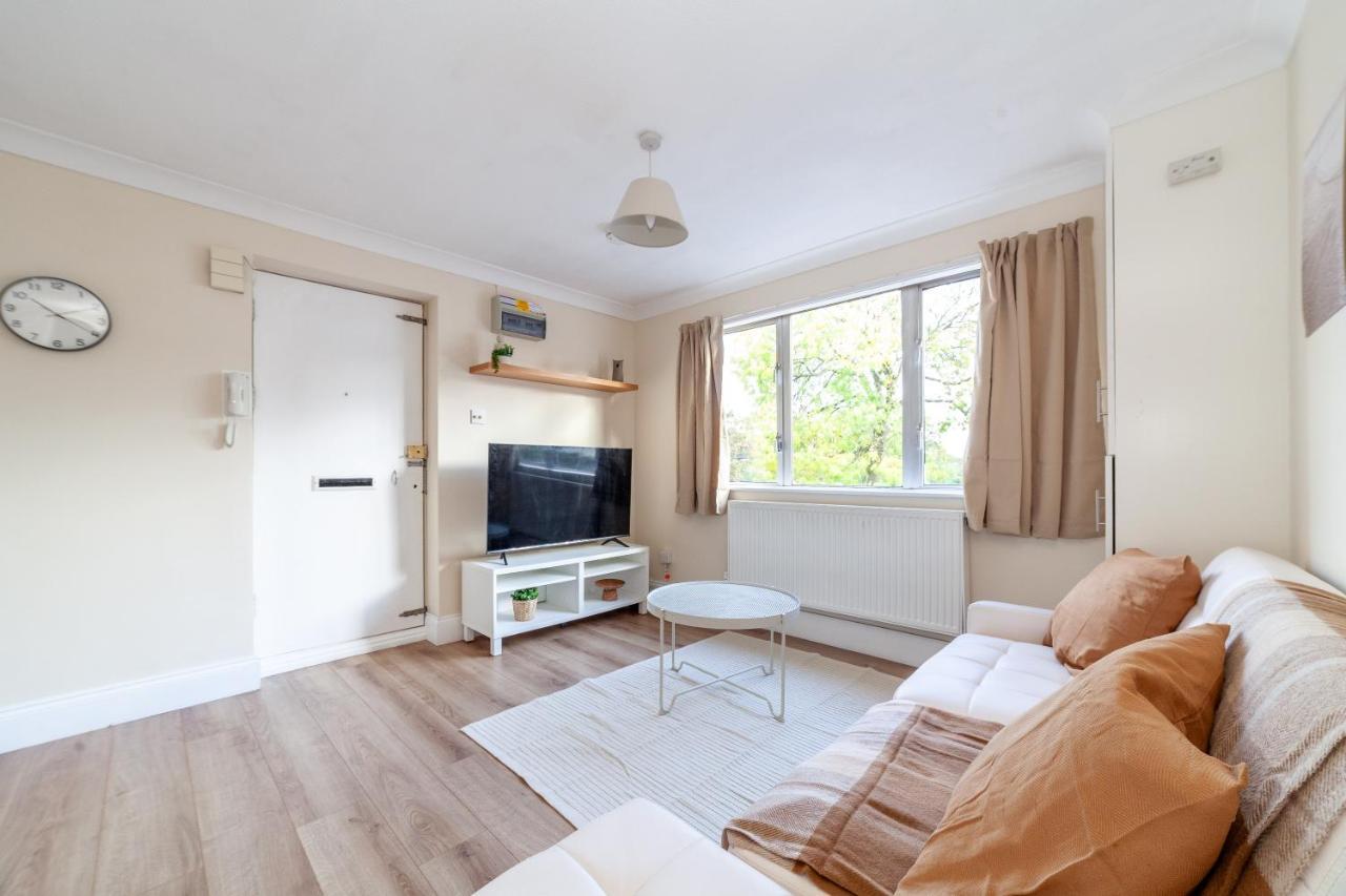 Lovely Studio Flat In Wimbledon W/ Free Parking Londyn Zewnętrze zdjęcie