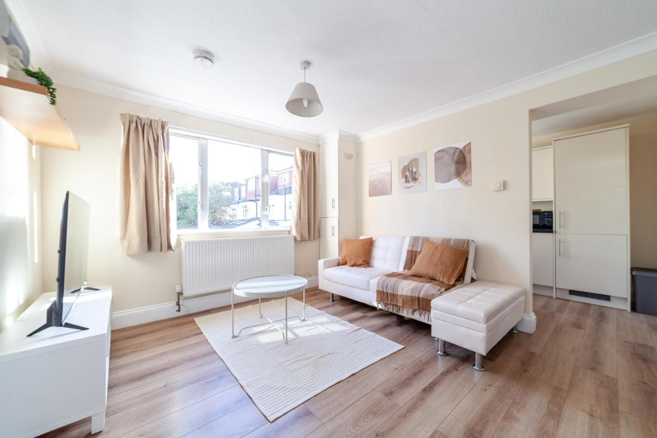 Lovely Studio Flat In Wimbledon W/ Free Parking Londyn Zewnętrze zdjęcie